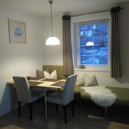 Haus Claudia شقة